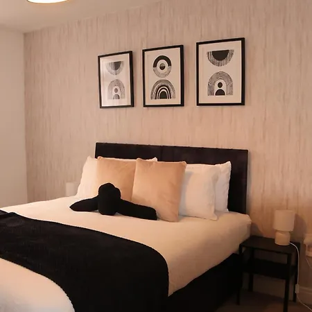 The Bijou - Stylish Centre Space - Fully Furnished - 24-7 Secure Access & Free Wifi Apartment *
